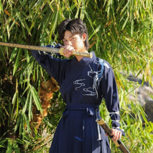 Vêtement traditionnel japonais en bleu