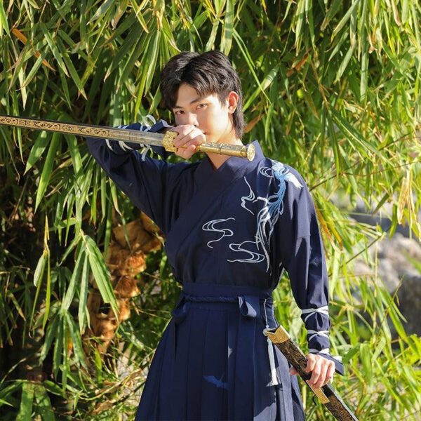 Vêtement traditionnel japonais en bleu
