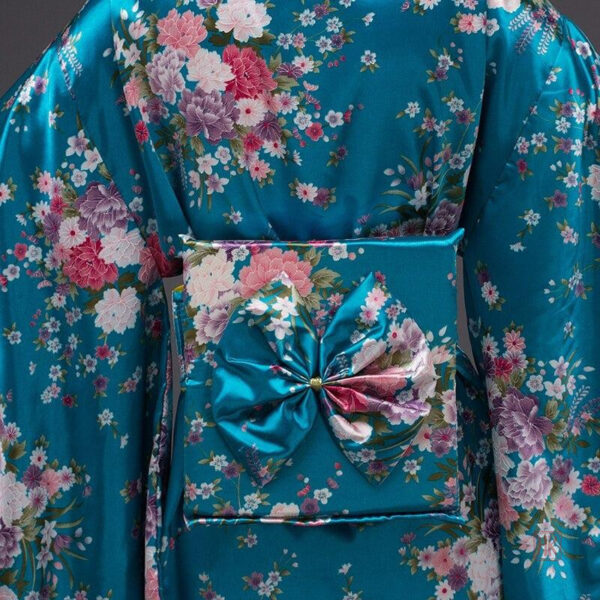 Vêtement japonais en soie pour femme
