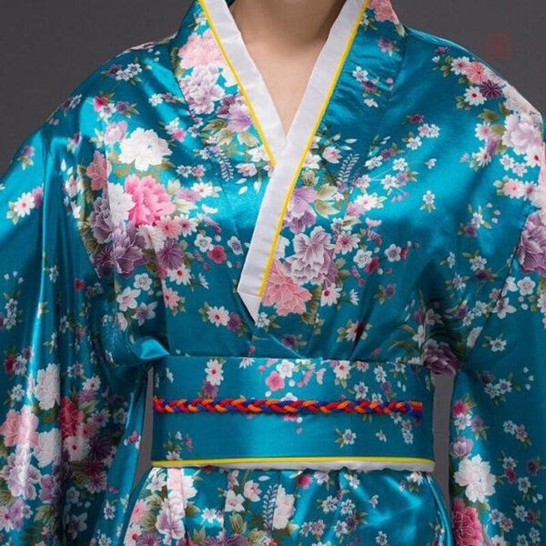 Costume féminin inspiré de la culture japonaise