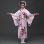 Déguisement kimono japonais femme élégant et coloré