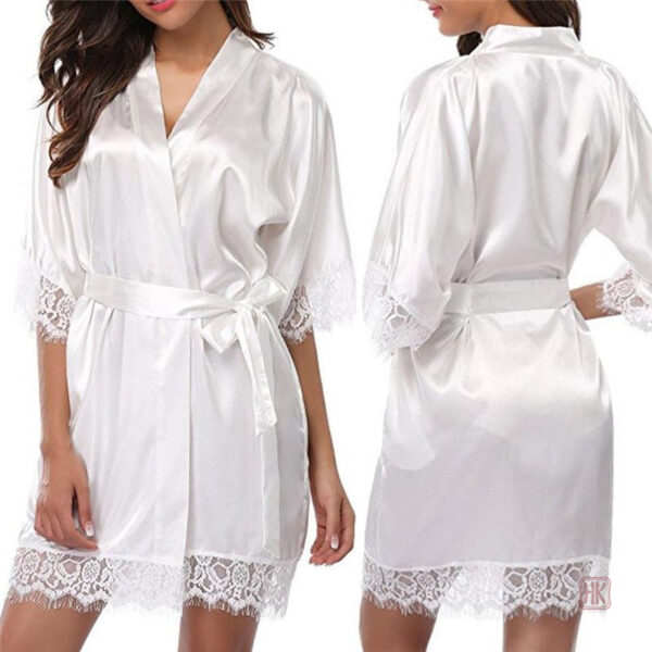 Vêtement d'intérieur kimono blanc pour un look décontracté