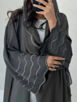 Abaya et Hijab en gris, parfaits pour toutes occasions