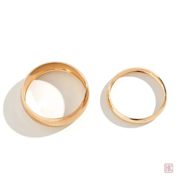 Accessoires minimalistes en acier pour un look élégant