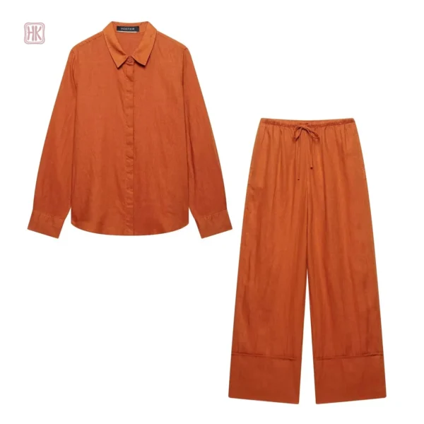 Ensemble kimono avec manches longues, parfait pour toutes occasions