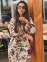 Kimono aux motifs floraux vibrants