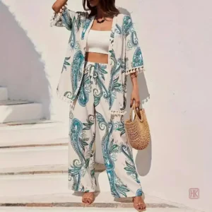 Kimono avec pompons, parfait pour les journées d'été