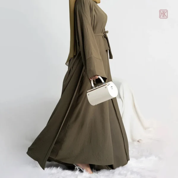Abaya et robe assorties en vert, style kimono moderne