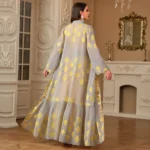 Abaya brodée en jaune, chic et moderne