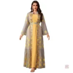 Ensemble Kimono aux motifs brodés en jaune