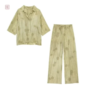Kimono ample avec des motifs modernes et légers