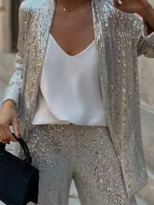 Kimono à paillettes argentées pour des soirées élégantes