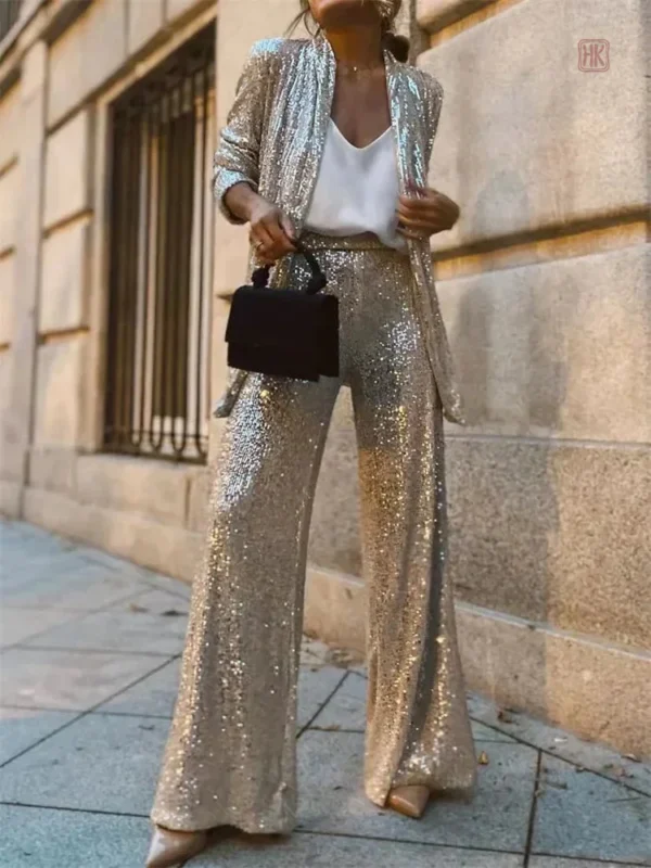 Ensemble festif avec un kimono scintillant en argent