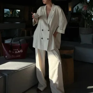 Kimono léger beige, idéal pour les journées ensoleillées