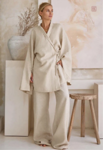 Kimono beige léger, parfait pour les journées relaxantes