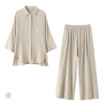 Ensemble léger en beige, parfait pour toutes les occasions