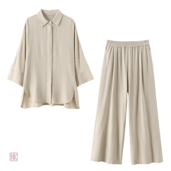 Ensemble léger en beige, parfait pour toutes les occasions