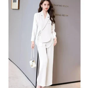 Kimono élégant blanc, parfait pour les journées estivales