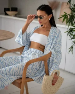 Ensemble kimono confortable, parfait pour les journées ensoleillées