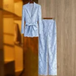 Kimono Chic en Bleu avec Détails en Dentelle