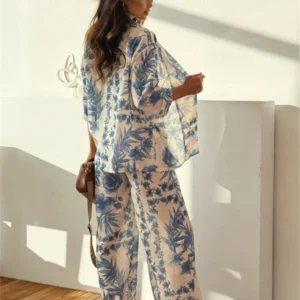 Kimono estival bleu pour un look léger et élégant