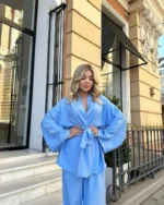 Kimono léger bleu, parfait pour le confort quotidien