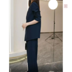 Ensemble léger et confortable bleu marine