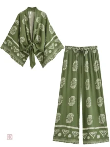 Vêtement de nuit femme, kimono vert, ambiance bohème chic