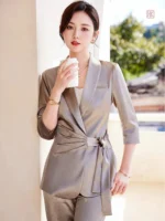 Kimono cintré en champagne, style raffiné et féminin