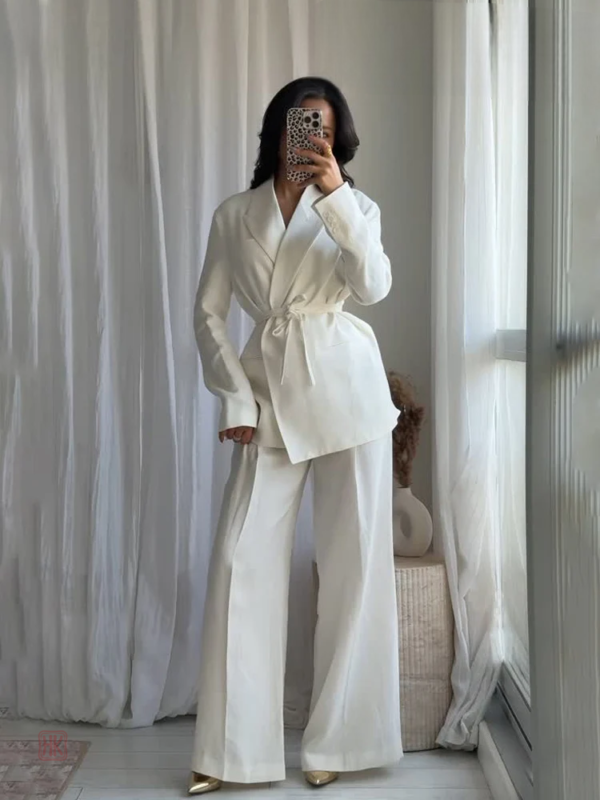 Kimono blanc doux et élégant pour un look décontracté