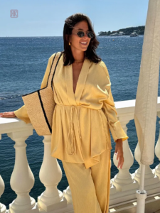 Ensemble kimono jaune pour des moments de détente
