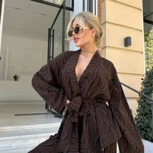 Kimono en teinte café pour un style décontracté