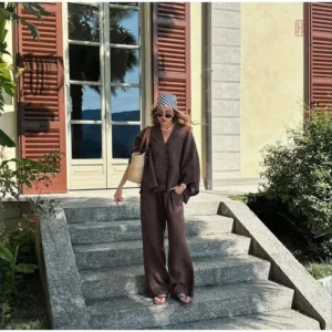 Kimono d'été marron avec ceinture assortie