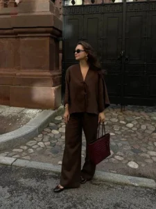 Vêtement léger kimono en ton marron doux