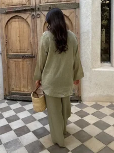 Vêtement kimono léger en vert, parfait pour le quotidien