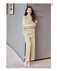 Ensemble chic avec kimono drapé