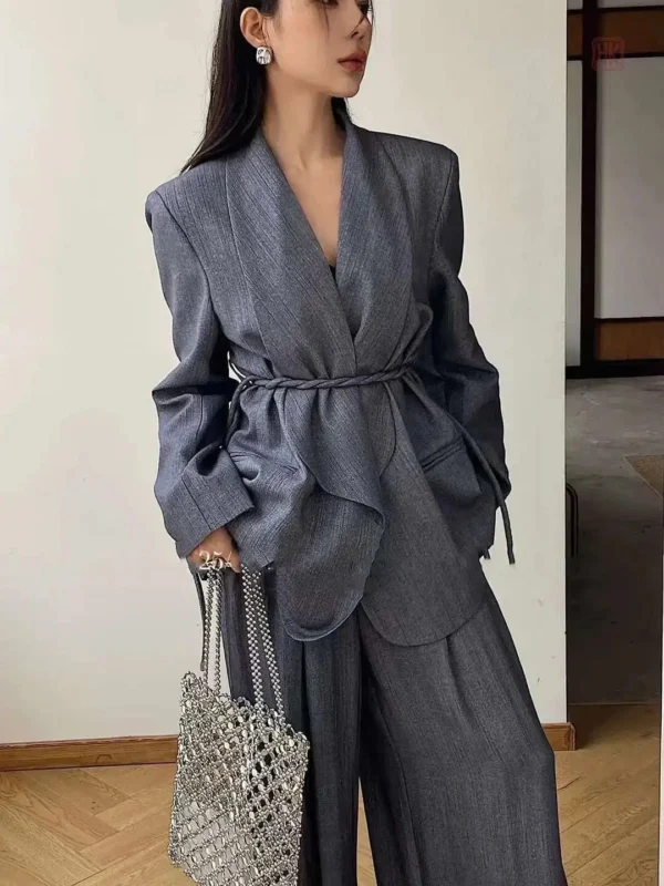 Kimono gris foncé chic pour une allure raffinée