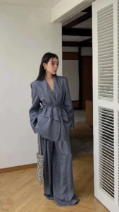 Vêtement kimono élégant en teintes sombres