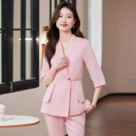 Kimono élégant rose pour femme, style raffiné et moderne