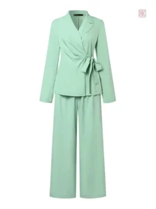 Ensemble de mode avec kimono chic en vert d’eau