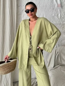 Vêtement d'été kimono vert clair élégant