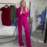 Kimono fuchsia avec une coupe moderne et fluide