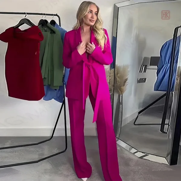 Kimono fuchsia avec une coupe moderne et fluide