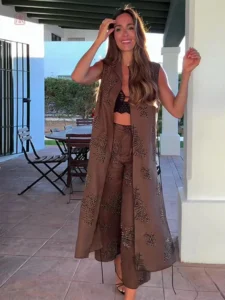 Gilet marron long en kimono, parfait pour toutes les occasions