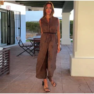 Look décontracté avec un ensemble kimono gilet marron