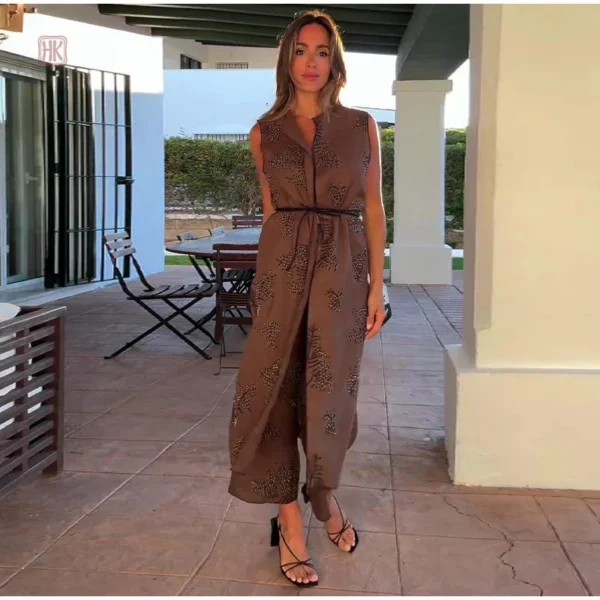 Look décontracté avec un ensemble kimono gilet marron