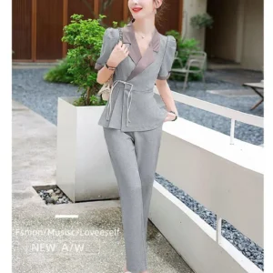 Kimono classique gris élégant pour toutes occasions