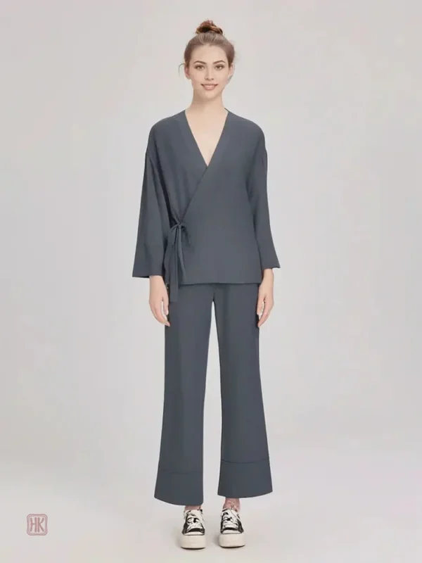 Look simple avec l'ensemble kimono gris