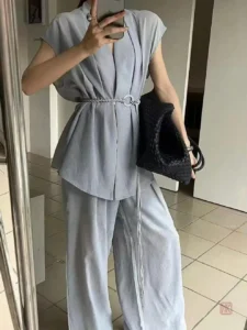 Kimono léger gris tendance, parfait pour toutes occasions