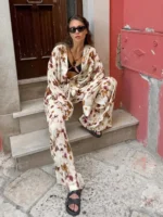 Look décontracté avec kimono imprimé